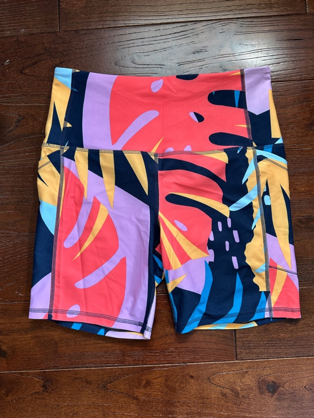 Women’s High-Waist Bike Shorts in Multicolor Tropical Print